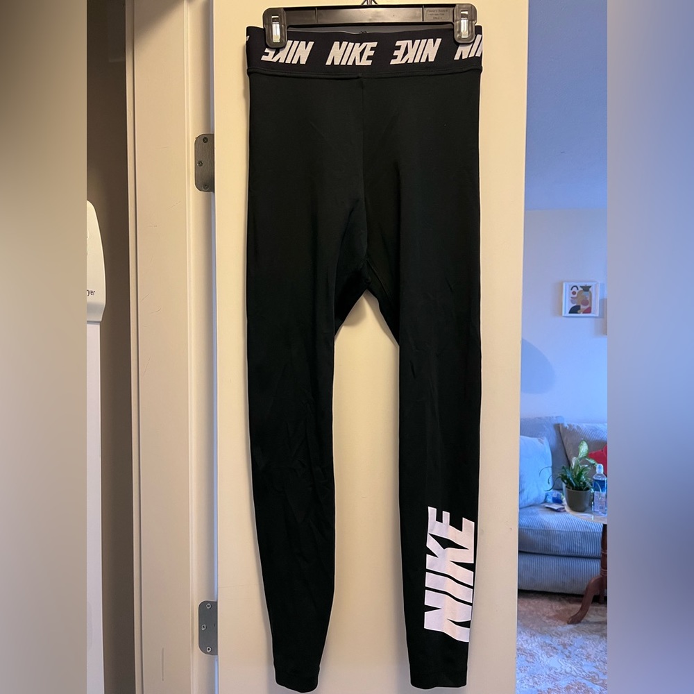 HIGH WAISTED NIKE LEGGINGS